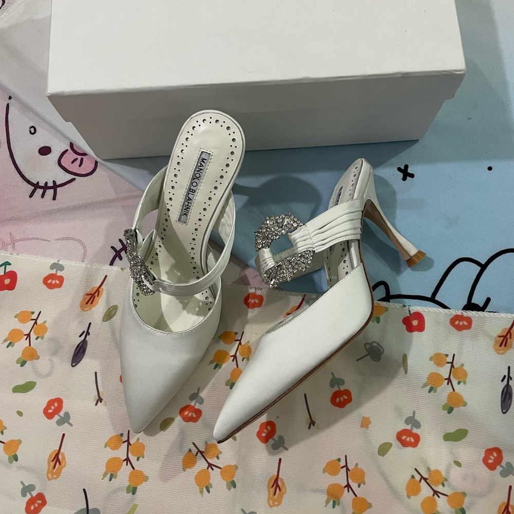 Manolo Blahnik White Satin Pointed Toe Crystal-Embellished Mules - Picture 2 of 13